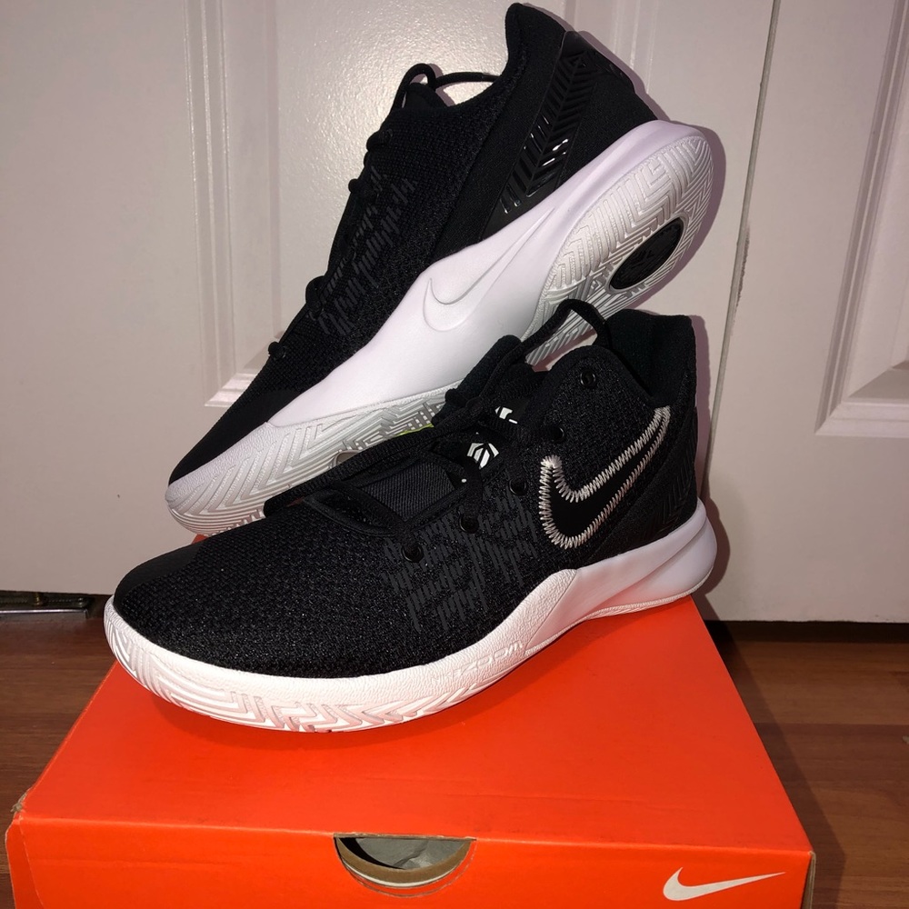 Kyrie Flytrap II